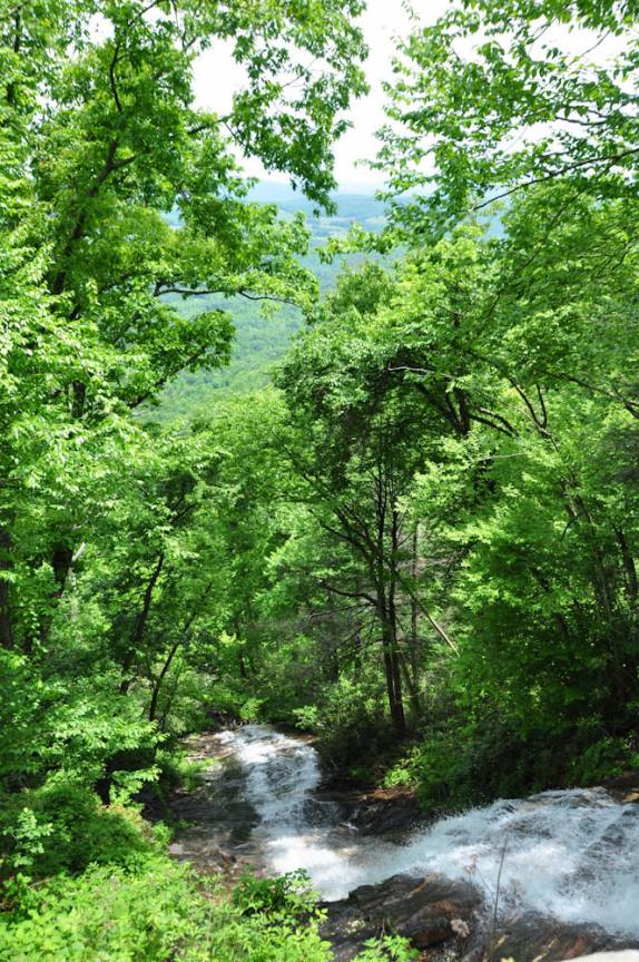 Uma das muitas cascaras ao longo da Blue Ridge Parkway, na Carolina do Norte - Estados Unidos